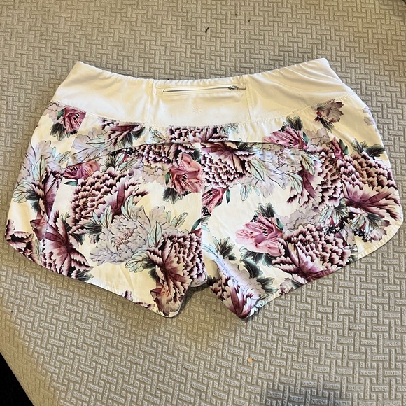 Athleta Floral Women's Shorts size XL - Picture 2 of 3